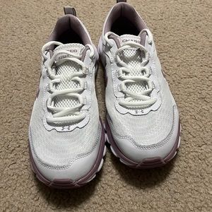 Underarmour White running shoes